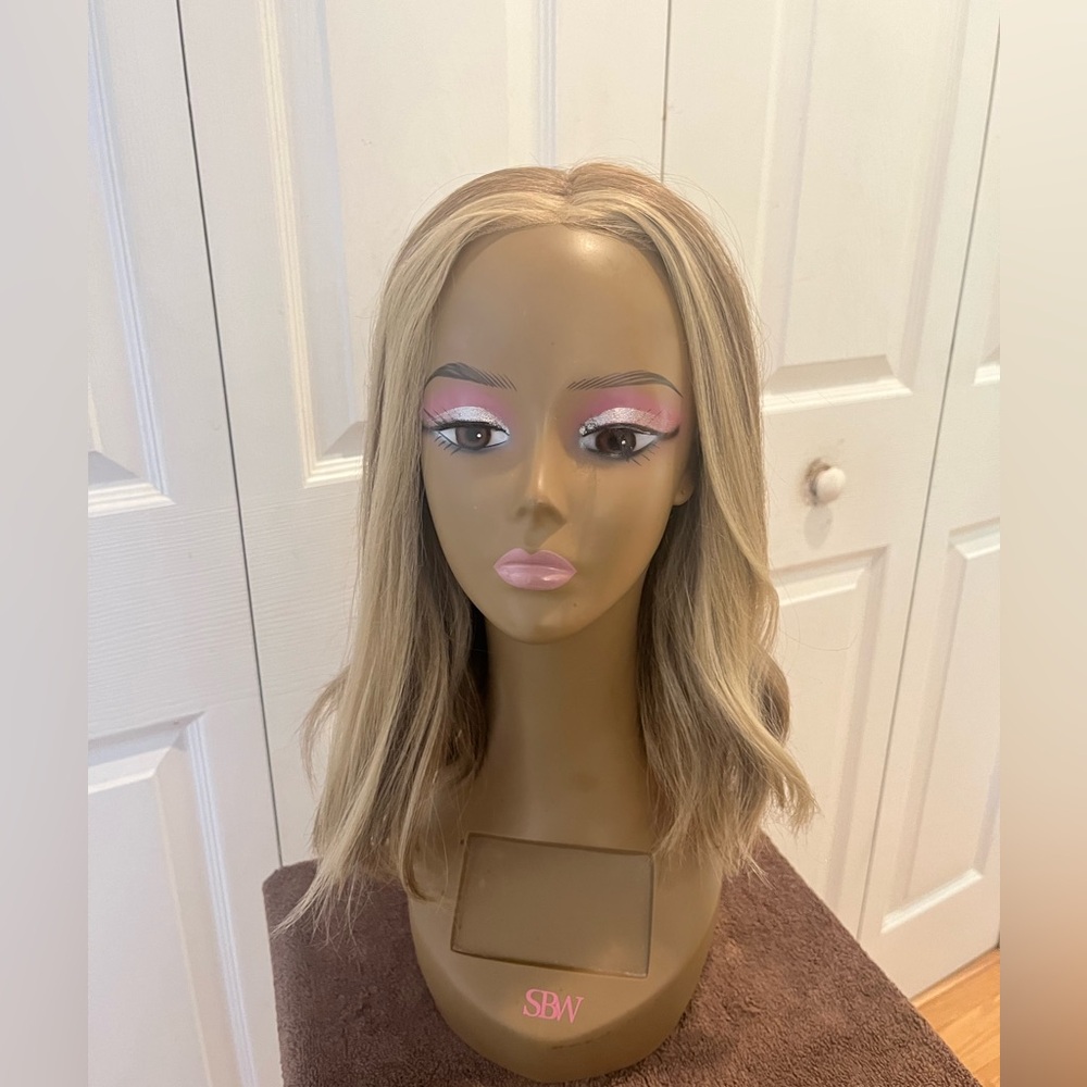 Chelsey smith Fallon wig